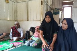 Pegangan kayu selamatkan satu keluarga dari maut longsor Talamau