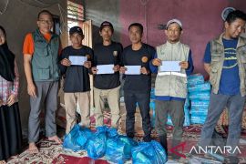 BKSDA Sumbar bantu Pagari-warga terdampak bencana di Palembayan Agam