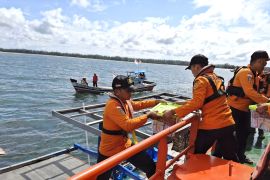 Basarnas sends sea-borne aid to flood-isolated areas in West Sumatra