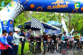Ratusan peserta ikuti Gowes Wisata Bajuin 2025