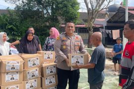 Polda Maluku salurkan 1.000 paket sembako untuk korban terdampak banjir Sumut