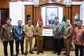 Bank Banten serahkan Rp112,4 juta bantu korban bencana Sumatera
