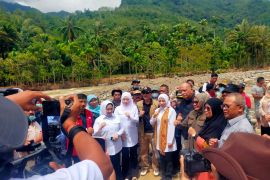 Komisi VIII DPR RI tinjau lokasi banjir di Koto Ranah, warga sampaikan langsung keluh kesah