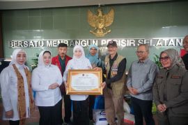 Pemulihan sosial Pascabencana di Bayang Utara dipercepat, Komisi VIII DPR RI salurkan bantuan