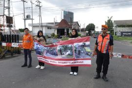 KAI Daop 6 ingatkan masyarakat sanksi atas pelanggaran di perlintasan sebidang