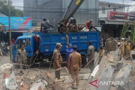 Satpol PP Bogor lakukan penertiban bertahap kawasan Dramaga