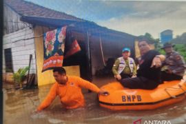 Tim BPBD Banyuasin bantu korban banjir di tiga kelurahan