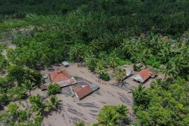 Dampak banjir lahar hujan Gunung Semeru