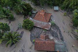 Sedikitnya 15 rumah tertimbun material banjir lahar Gunung Semeru