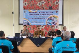 Dishub Tulungagung bina juru parkir jelang penerapan parkir langganan