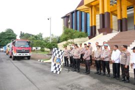 Polda Riau kirim 30 truk tangki air untuk korban bencana Sumbar