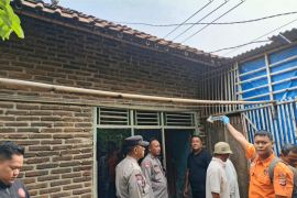 Polres Karawang selidiki temuan pria yang gantung diri di rumahnya