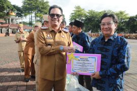 Pemkot Serang lepas 10 KK transmigran ke Sulbar