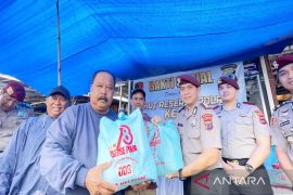Polda Kalsel bagikan 500 paket sembako di HUT ke-78 Reserse