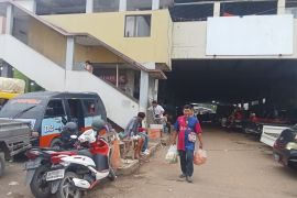 Warga keluhkan pengelolaan parkir Pasar Jagasatru Cirebon yang semrawut