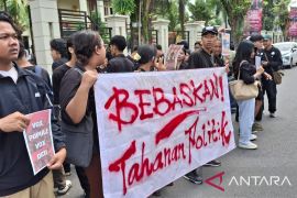 Mahasiswa Jember minta majelis hakim bebaskan demonstran