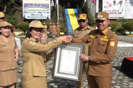 Pemkot Jayapura menerima penghargaan STBM tingkat pratama Kemenkes