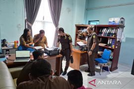 Kejati Papua Barat sita dokumen usai geledah Dishub dan Biro Hukum