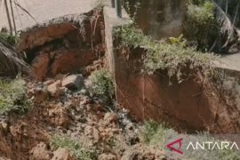 Kondisi jalan di Kuwali Pecah terancam putus