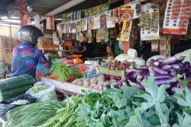 Pasar di Pidie Jaya mulai ramai pascabencana banjir, tapi harga masih mahal
