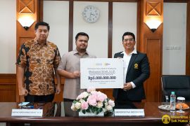 UI terima dana abadi sebesar Rp5 miliar dari Maruarar Sirait