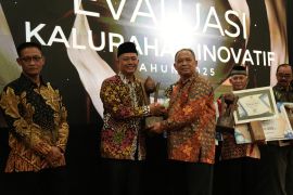 Pemkab Sleman serahkan penghargaan Evaluasi Kalurahan Inovatif 2025