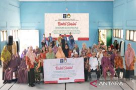 DWP Kemenkum Kalsel bakti sosial di Panti Werdha Budi Sejahtera dalam rangka HUT ke-26