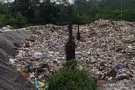DLH Rejang Lebong kesulitan pindahkan tumpukan sampah di pembuangan