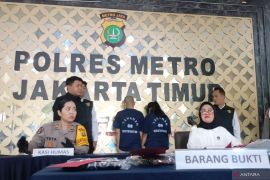 Ibu dan ayah tiri di Jakarta Timur siksa anak sejak 2024 hingga patah tulang