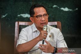 Bupati Aceh Selatan dinonaktifkan selama 3 bulan akibat umroh saat bencana banjir