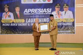 Wagub Gorontalo terima penghargaan dari BKKBN RI