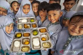 Kiat menyiapkan makanan bergizi sederhana untuk anak