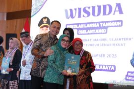 Pemkot Surabaya lakukan wisuda 1.722 peserta program Selantang 2025