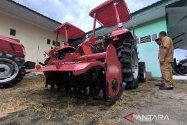 Pemkab Parimo terima bantuan 20 traktor dukung program cetak sawah