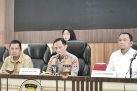 Polda Lampung hentikan penyelidikan kayu terdampar di Pesisir Barat