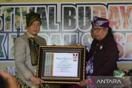 Majelis Adat Sasak anugrahi Gubernur NTB Menggala Gumi Sasak
