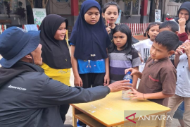 Kepala sekolah jadi relawan trauma healing untuk anak Aceh Tengah