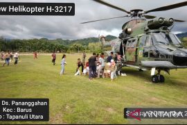 Super Puma TNI AU sambangi tujuh desa di Sumut untuk antar logistik