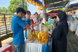 Disdag gelar pasar rakyat di Mataram stabilisasi harga jelang Nataru