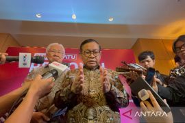 Pramono ungkap alasan pakai jersey Persija saat tinjau kebakaran ruko