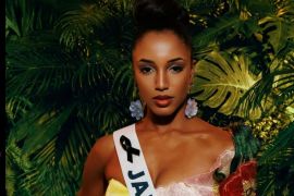 Mengejutkan! Miss Jamaica Terjatuh dari Panggung dan Harus Mendapat Perawatan Darurat