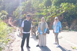 Tim kesehatan Dinas Kesehatan Kalsel terjebak longsor di Banjarbaru-Batulicin