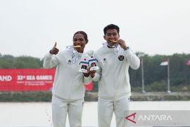 Pasangan Stevani-Subhi persembahkan emas kedua cabang kano untuk Indonesia