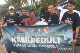 Telusuri desa terisolir, Zan Advertising salurkan bantuan ke Tamiang