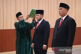 Lantik dua PPNS, Kakanwil Kemenkum Bengkulu tekankan integritas dan profesionalitas penegakan hukum