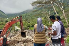 15 hari terisolasi, titik longsor di Tapak Moge Aceh Tengah mulai diterobos alat berat