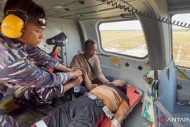 TNI evakuasi korban bencana pengidap stroke di Aceh dengan helikopter