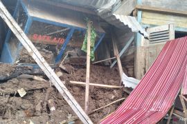 Masyarakat Sumbar diminta waspada potensi cuaca ekstrem 11 hingga 13 Desember