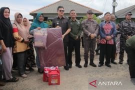 Pemkab Bangka Barat salurkan bantuan korban banjir di Tanjung