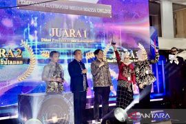 Diskominfo Kalsel beri penghargaan AMPK 2025 kepada OPD